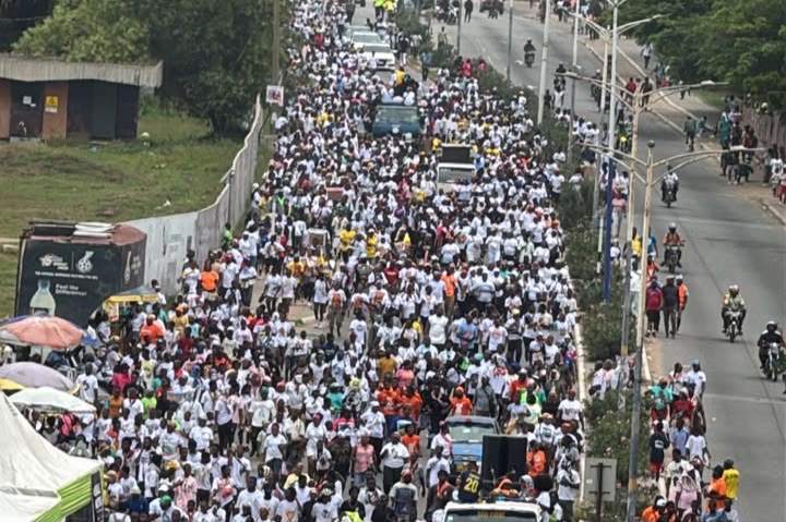 Massive crowd at Brock Royal family Osu Duku WalK